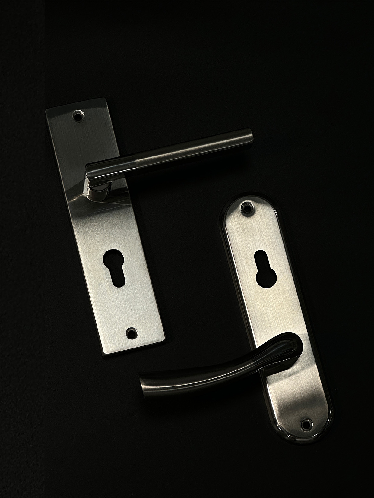  <div style="text-align: center;">Door Handles on Back Plates</div> 