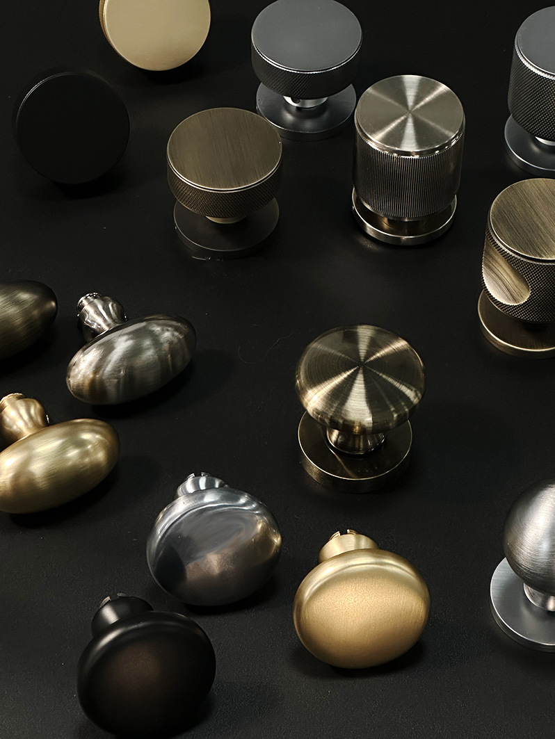  <div style="text-align: center;">Door Knobs</div> 